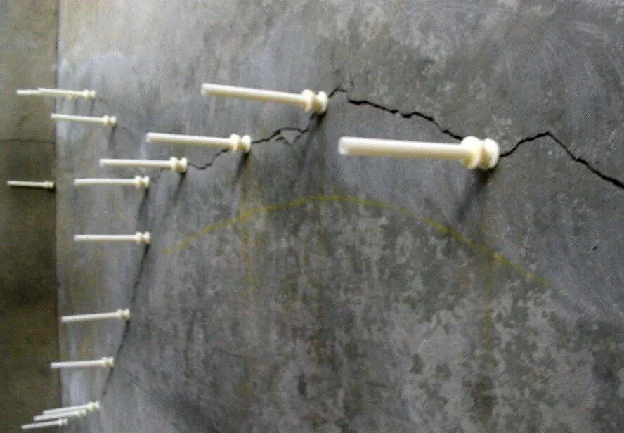 Усиление методом инъектирования трещин - Усиление конструкций от СтройСтрикт